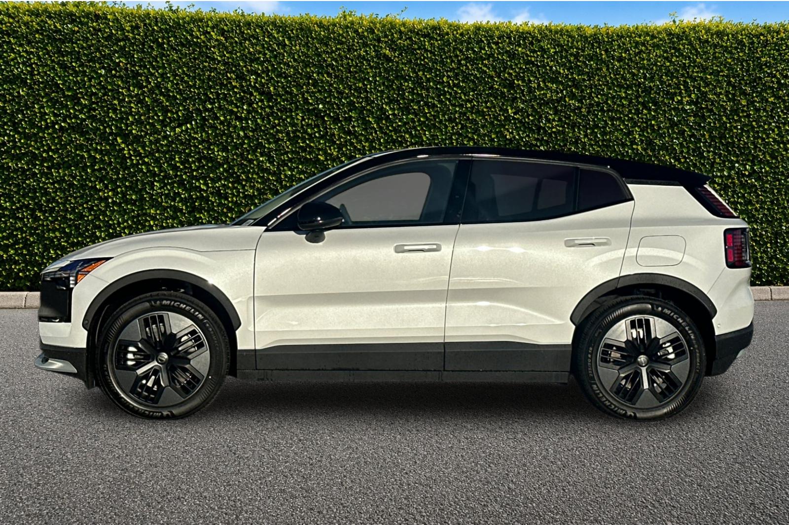 New 2026 Crystal White Volvo Ultra image 3