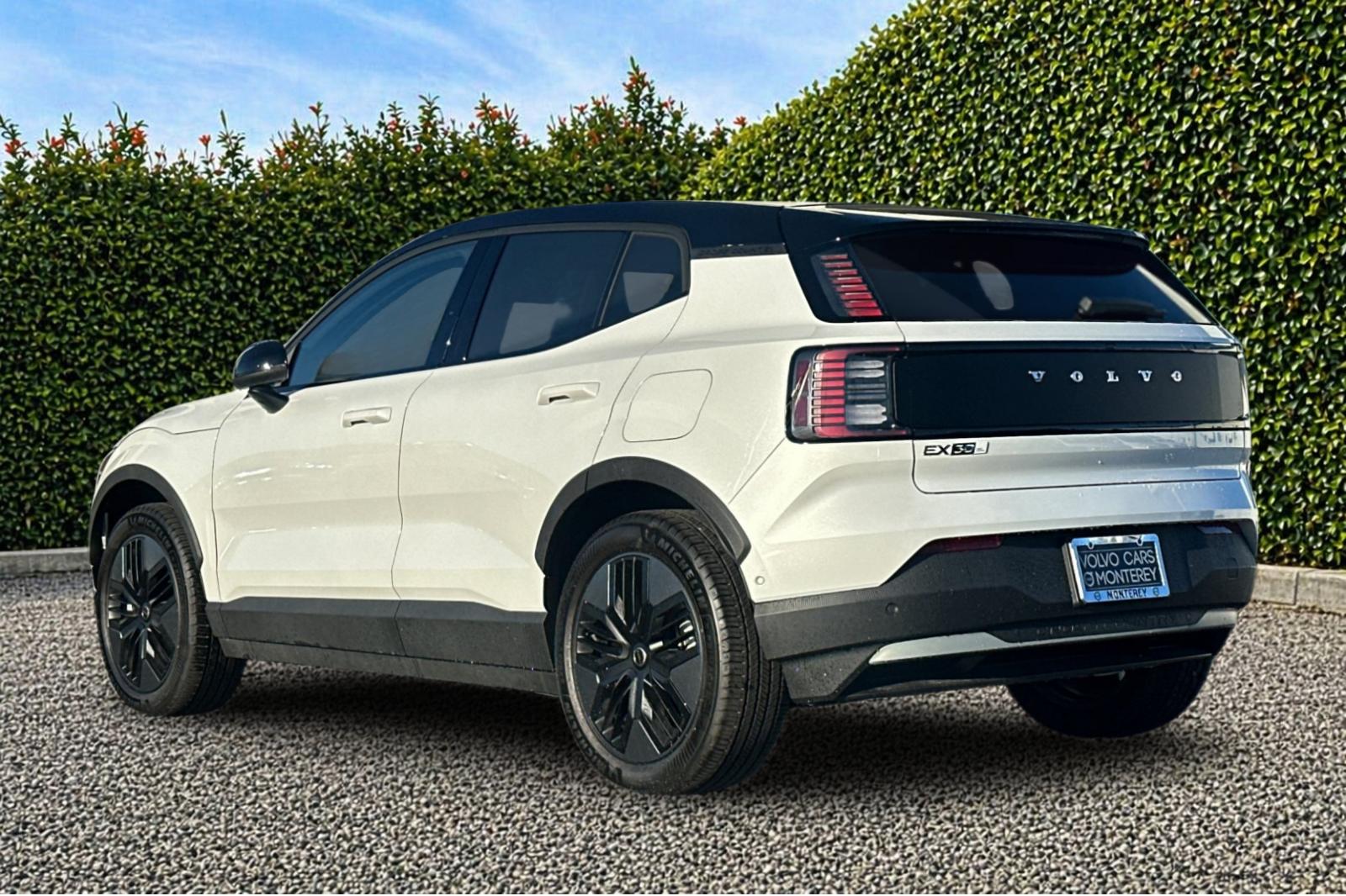 New 2026 Crystal White Volvo Ultra image 4
