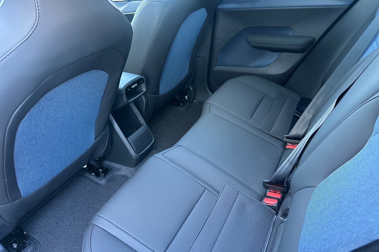 New 2026 Crystal White Volvo Ultra image 12