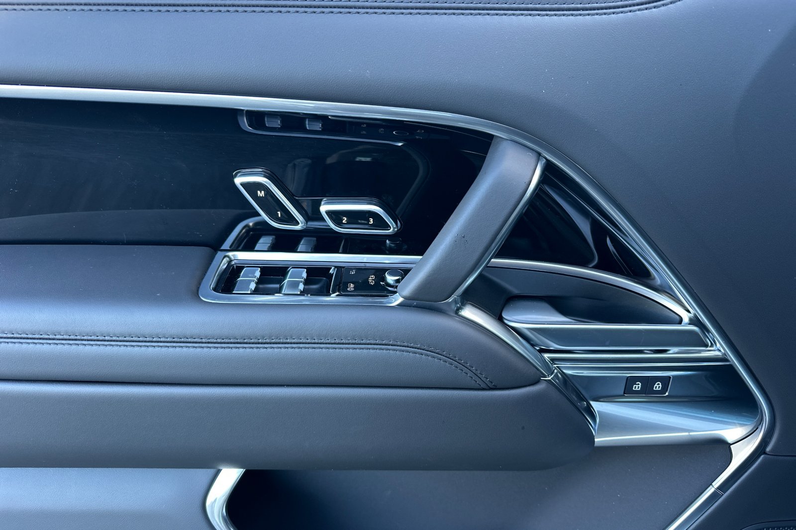 2026 Land Rover Range Rover SE - Photo 11