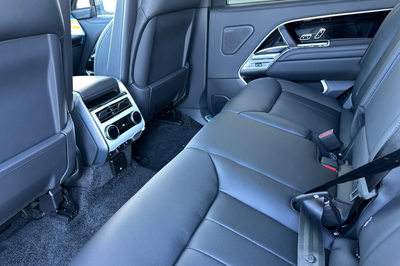 2026 Land Rover Range Rover SE - Photo 12