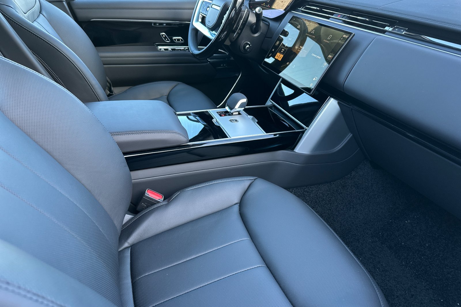 2026 Land Rover Range Rover SE - Photo 16