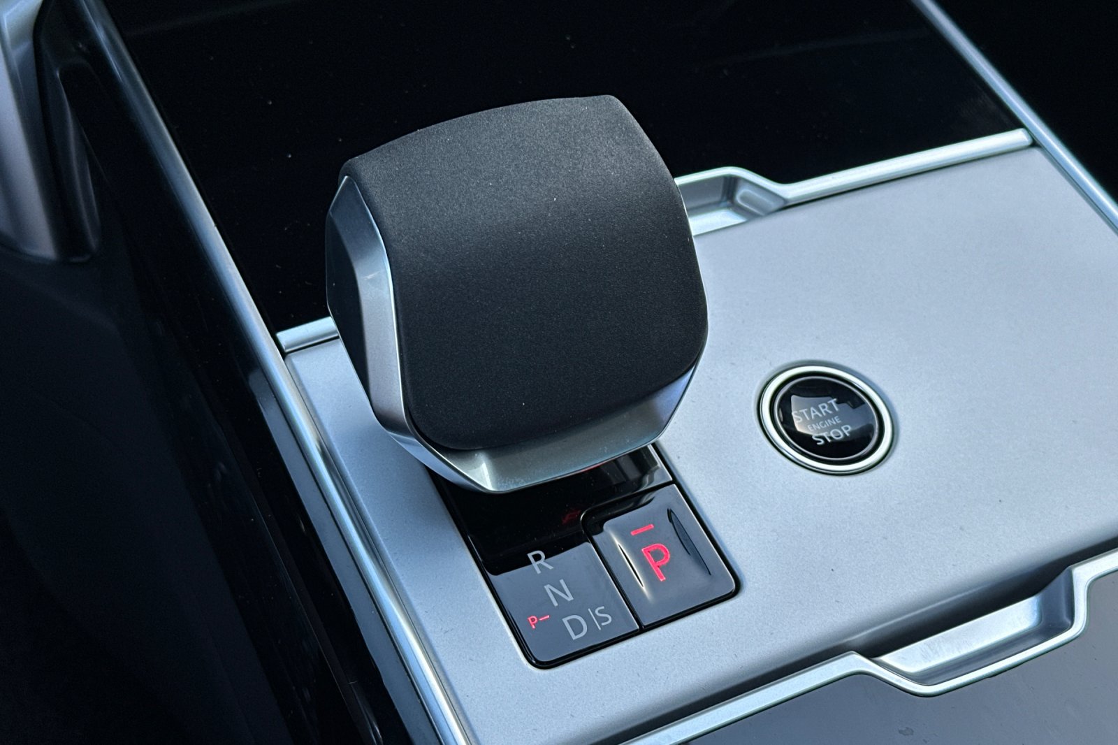 2026 Land Rover Range Rover SE - Photo 22