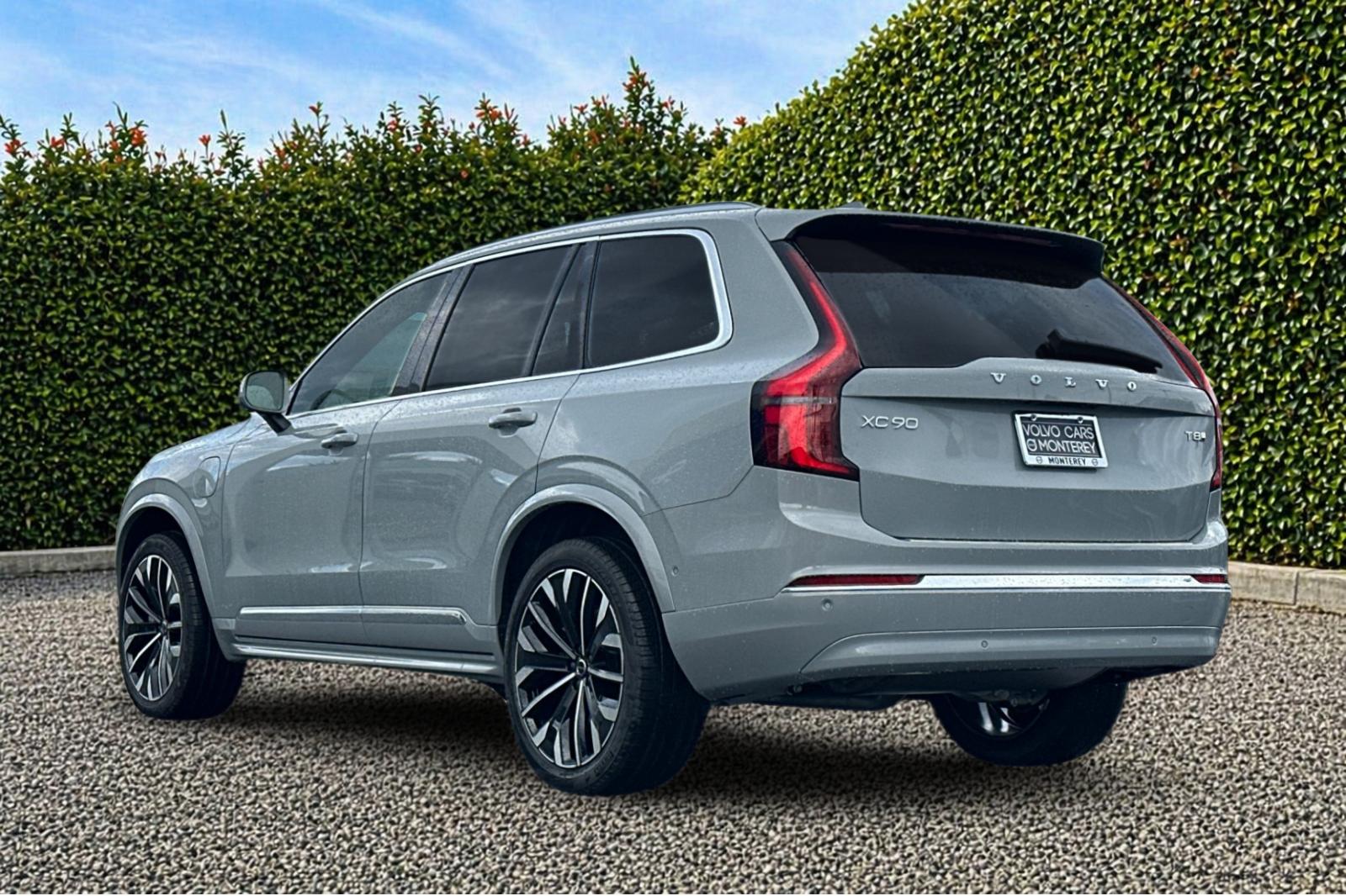 New 2026 Gray Volvo T8 Plus image 4
