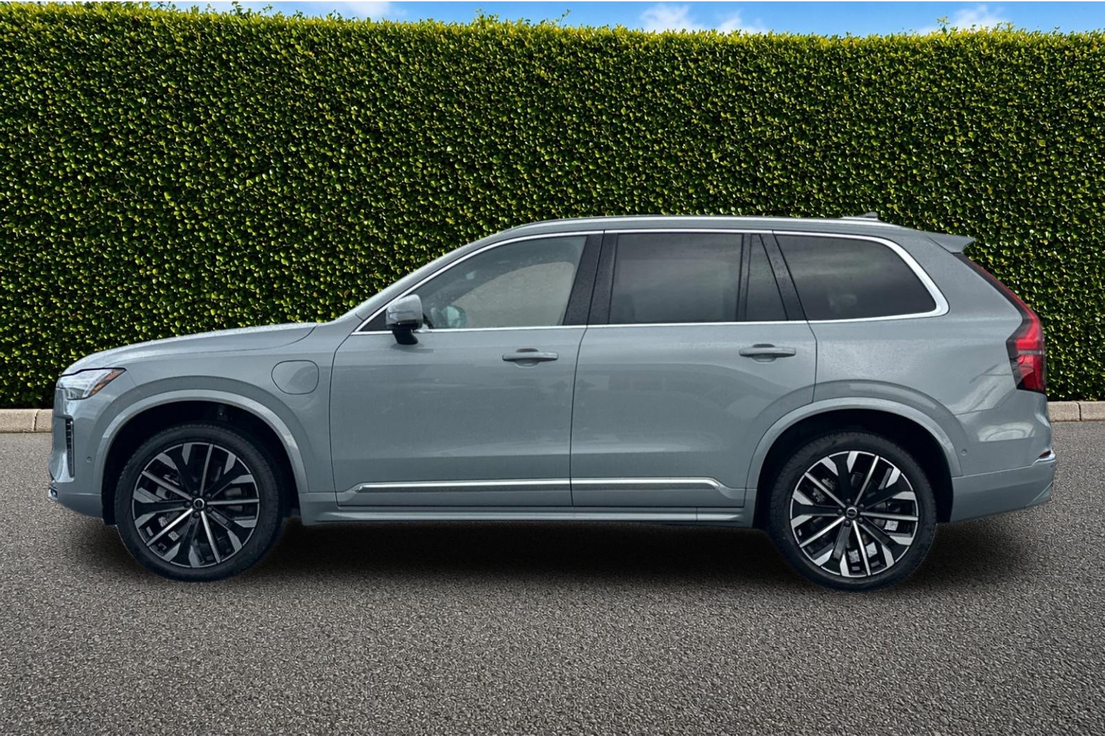 New 2026 Gray Volvo T8 Plus image 3