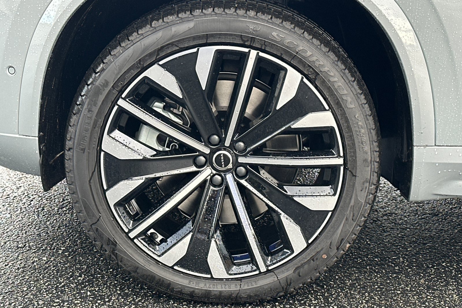 New 2026 Gray Volvo T8 Plus image 27