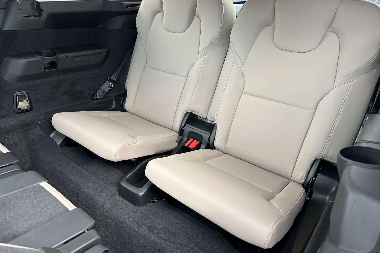 New 2026 Gray Volvo T8 Plus image 15