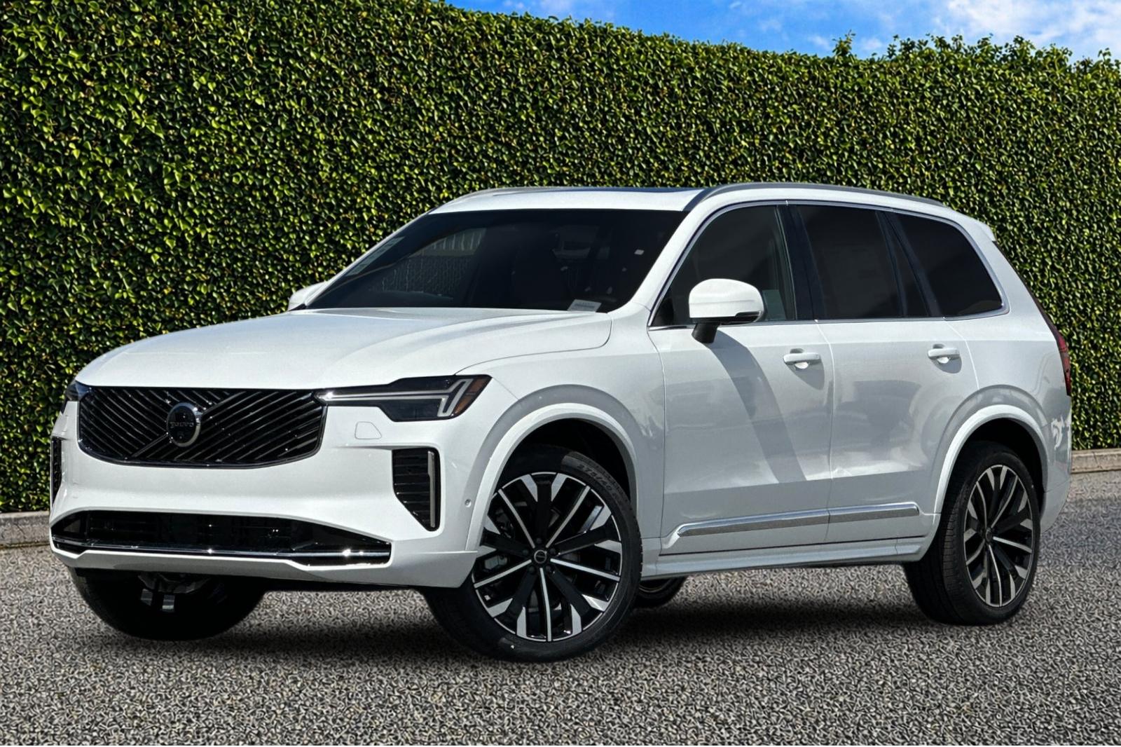 2026 Volvo XC90 B5 Plus Bright 4WD's photo
