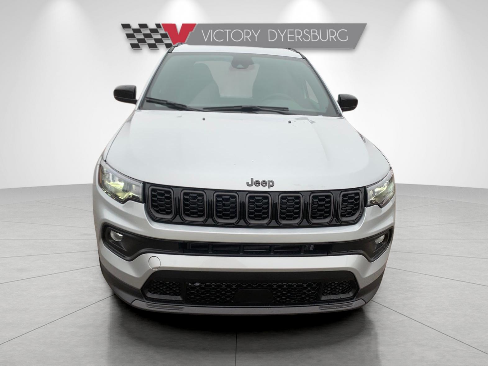 New 2026 Silver Zynith Metallic Clearcoat Jeep Latitude image 3