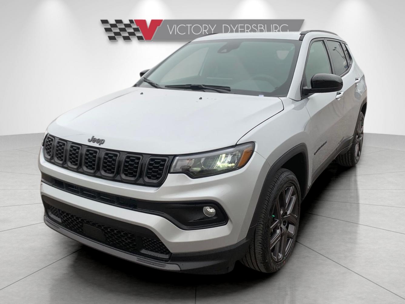 New 2026 Silver Zynith Metallic Clearcoat Jeep Latitude image 4
