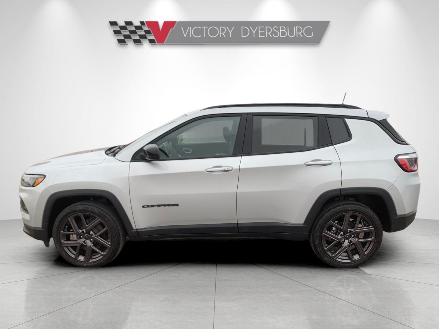 New 2026 Silver Zynith Metallic Clearcoat Jeep Latitude image 5