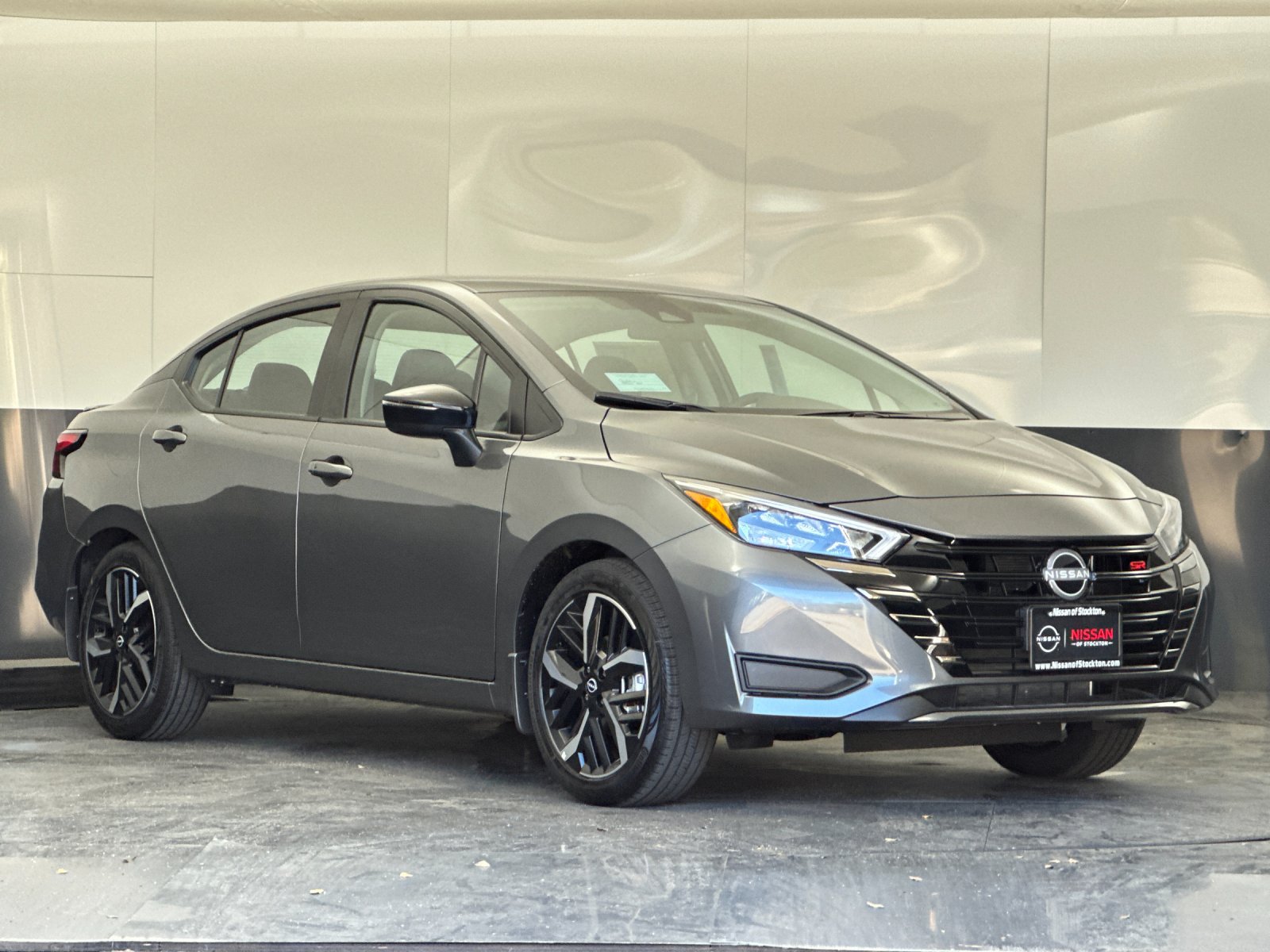 2025 Nissan Versa 1.6 SR CVT's photo