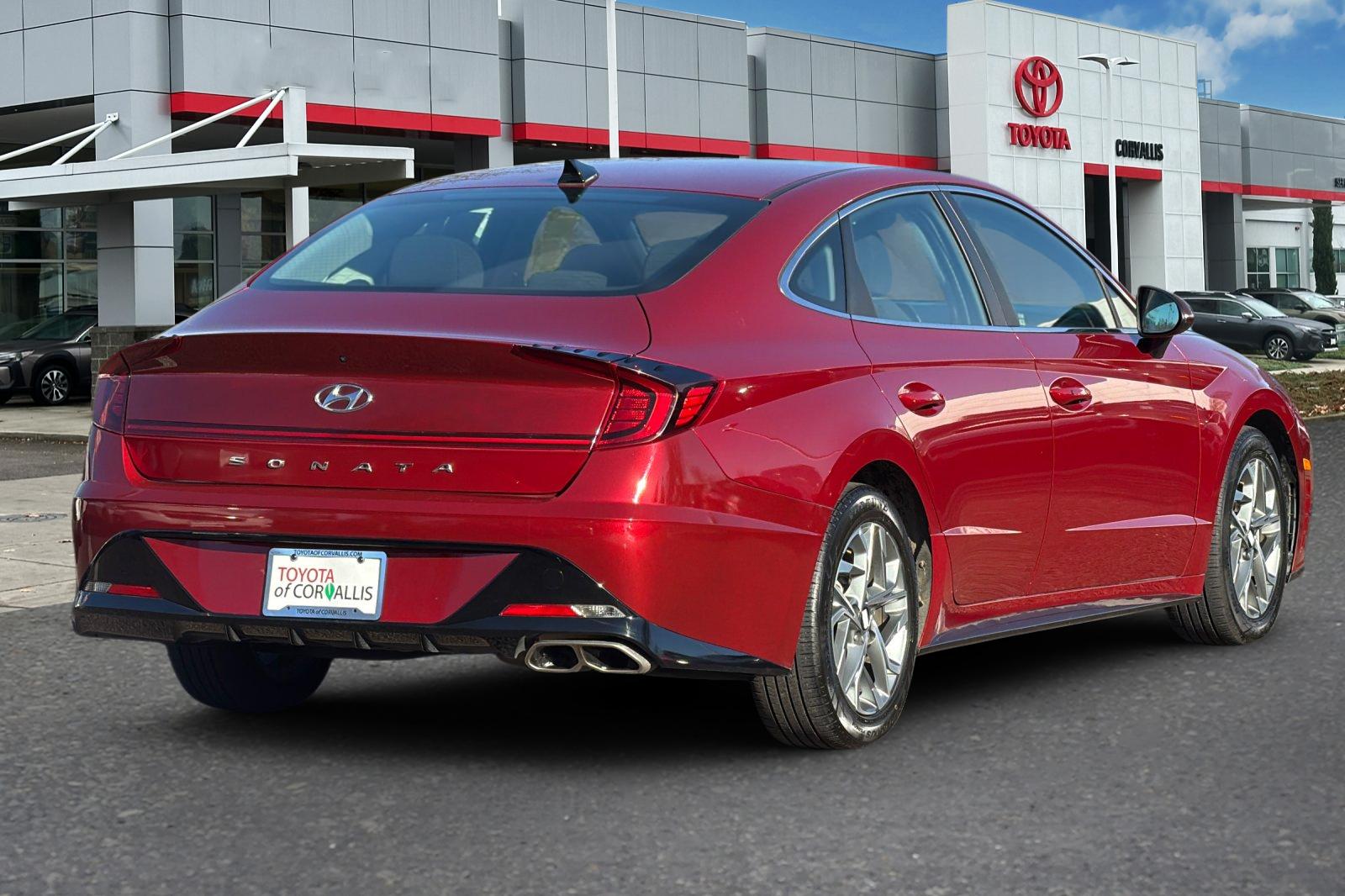 Used 2023 Ultimate Red Hyundai SEL image 4