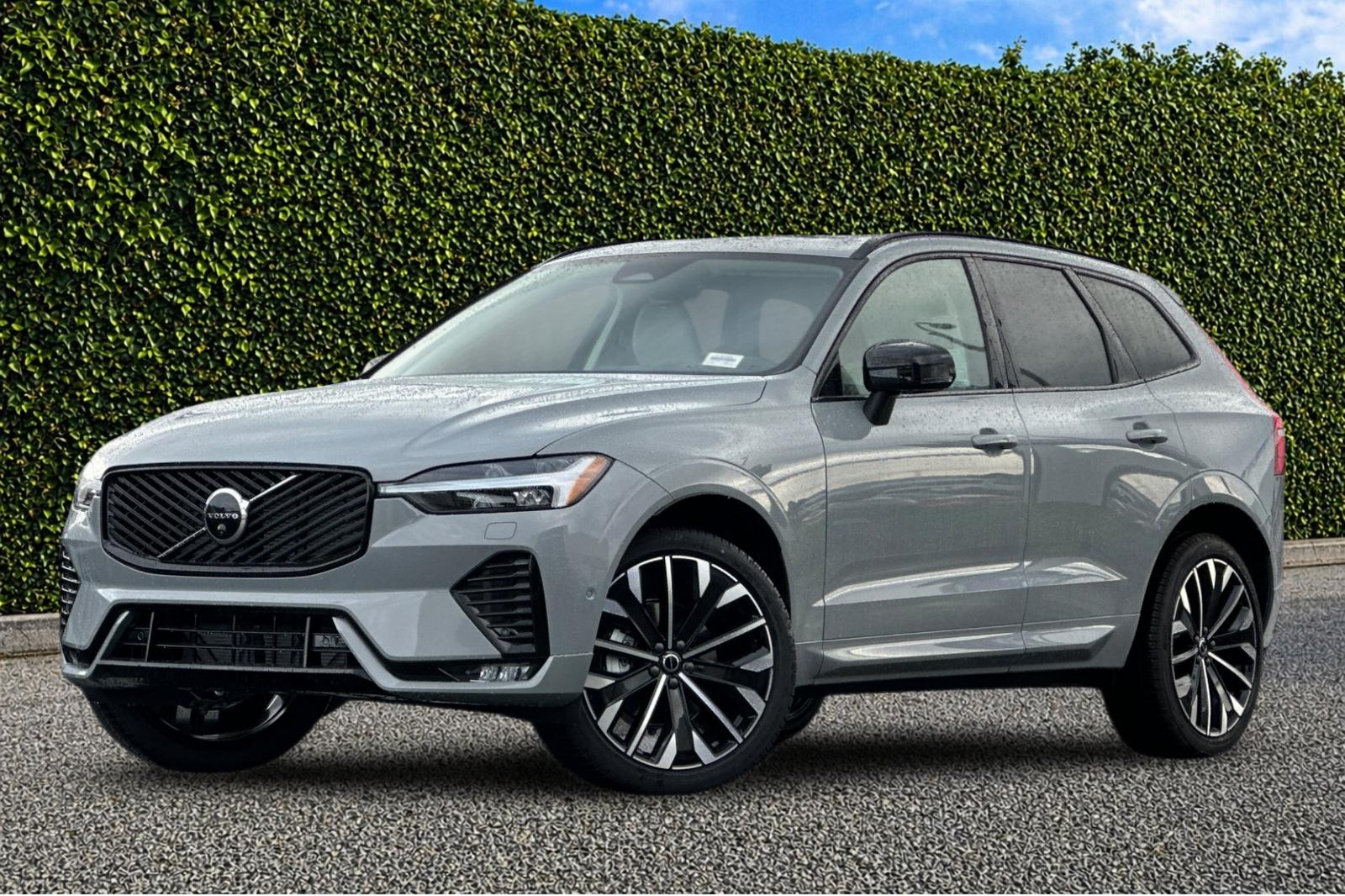 2026 Volvo XC60 B5 Ultra Dark AWD's photo