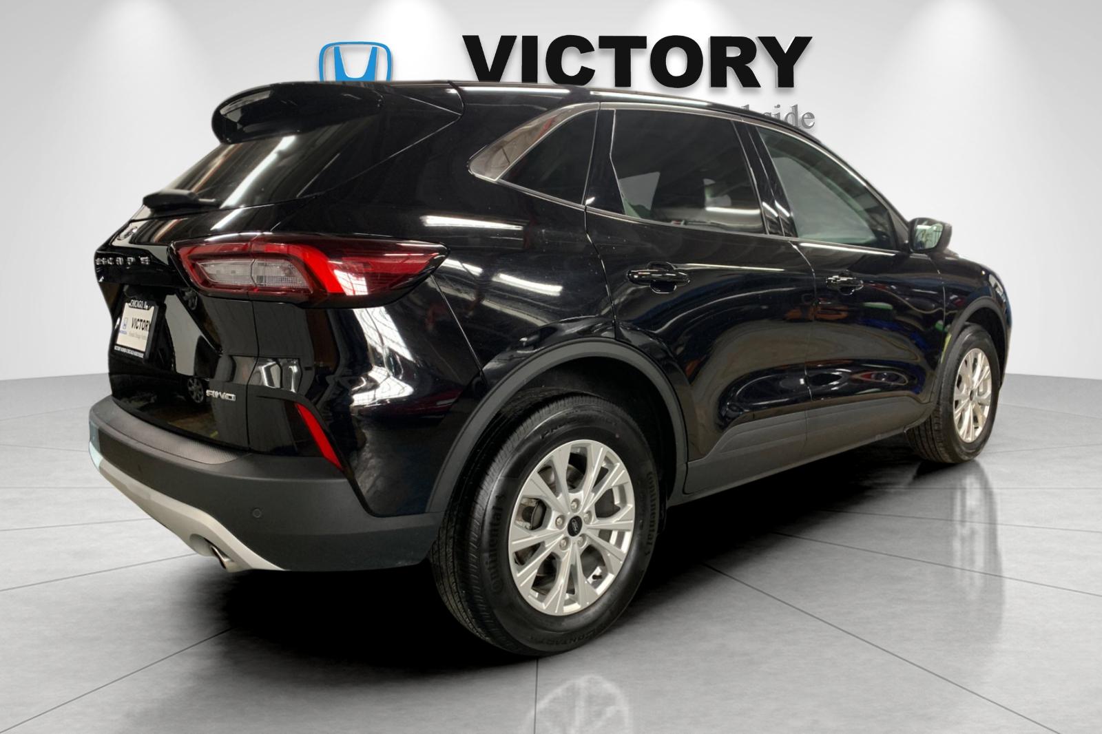 Used 2023 Black Ford Active image 3