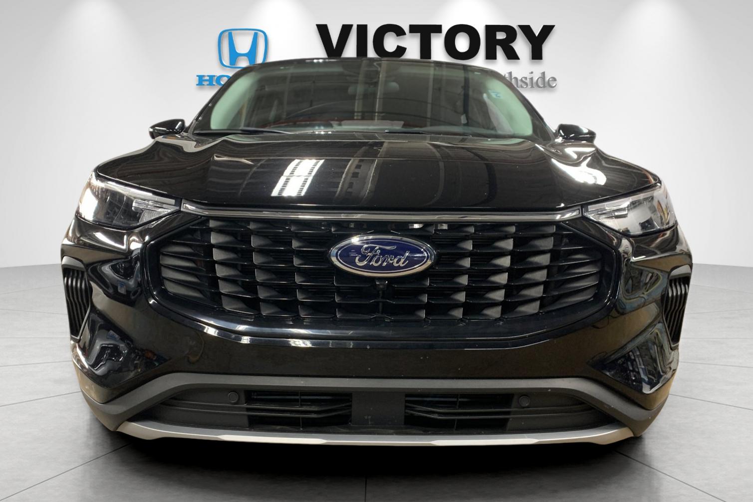 Used 2023 Black Ford Active image 8