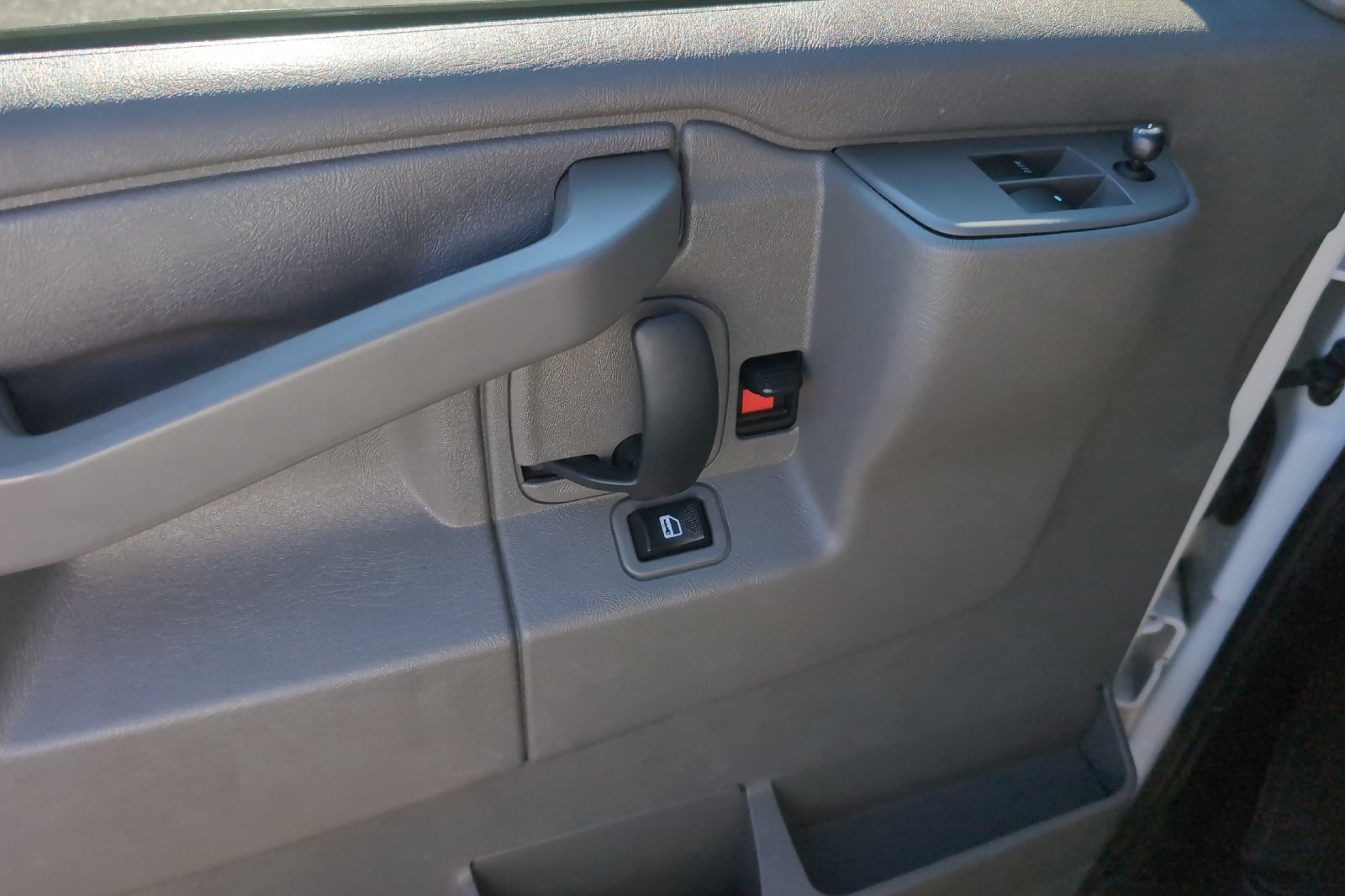 Used 2017 White Chevrolet LT image 12