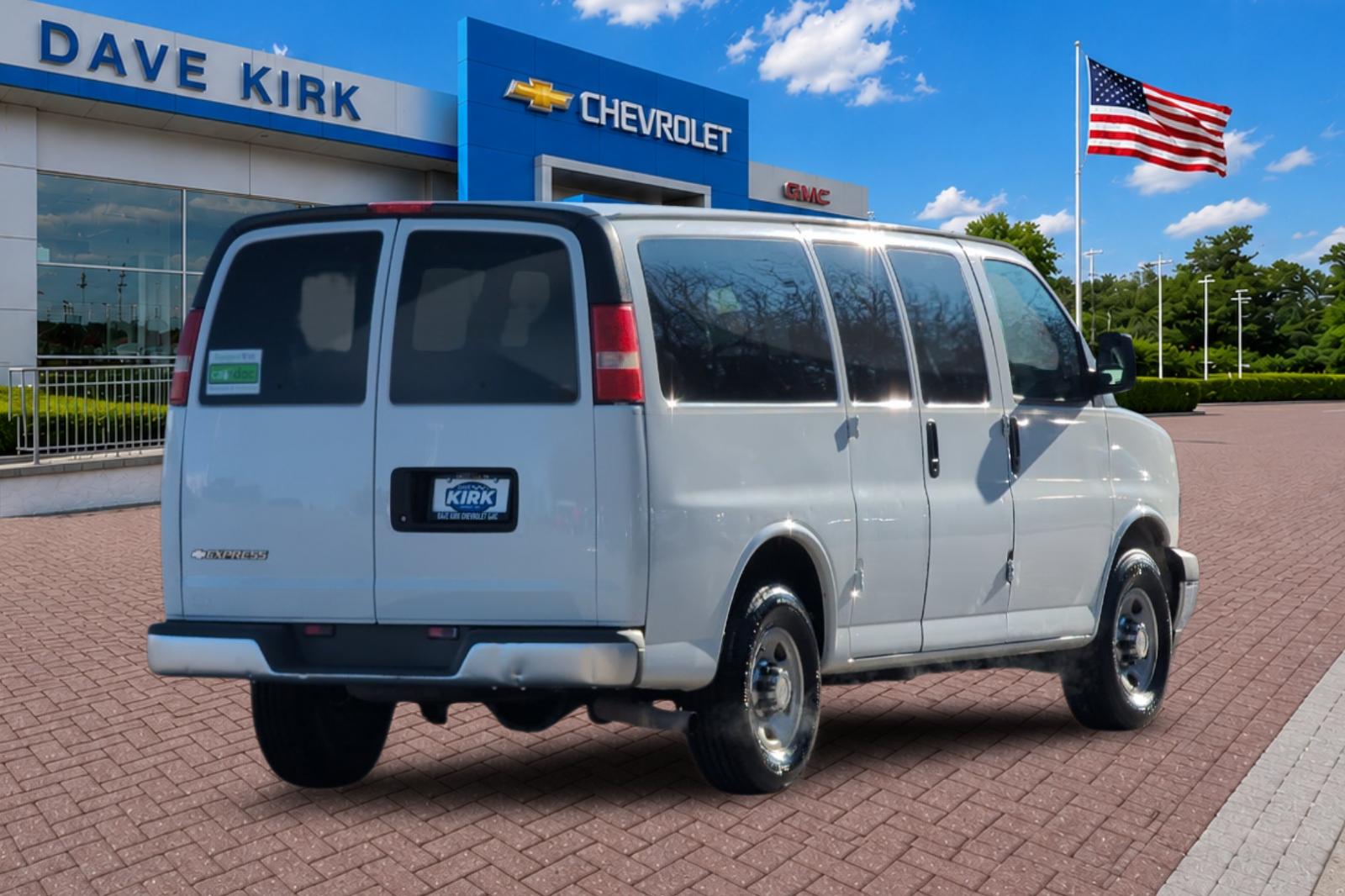 Used 2017 White Chevrolet LT image 3