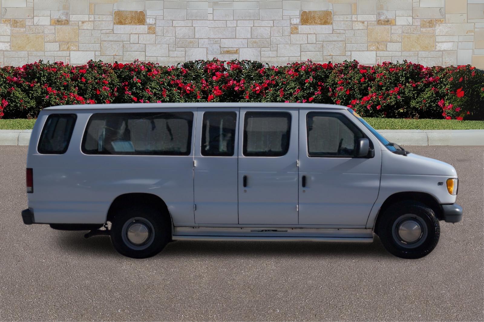 Used 1999 Ford Econoline Wagon XL with VIN 1FBSS31L9XHB14172 for sale in Crossville, TN