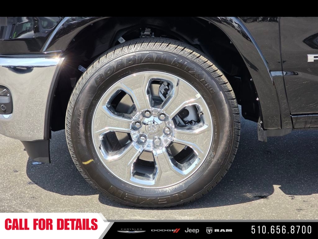 New 2025 Diamond Black Crystal Pearlcoat RAM Big Horn/Lone Star image 24