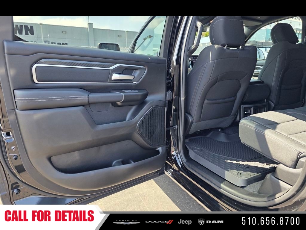 New 2025 Diamond Black Crystal Pearlcoat RAM Big Horn/Lone Star image 12