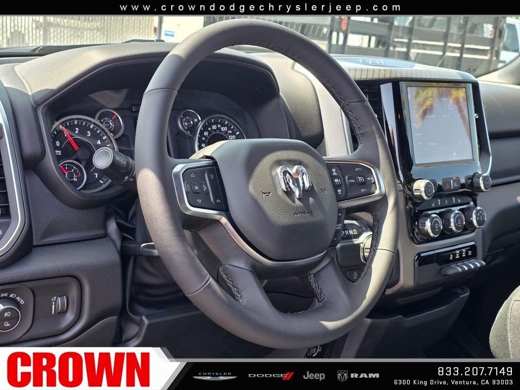 New 2025 Diamond Black Crystal Pearlcoat RAM Big Horn/Lone Star image 39