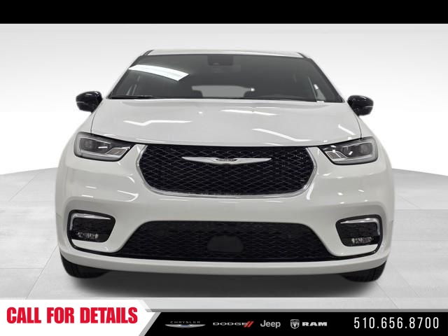 New 2025 Bright White Clear-Coat Exterior Paint Chrysler Select image 2
