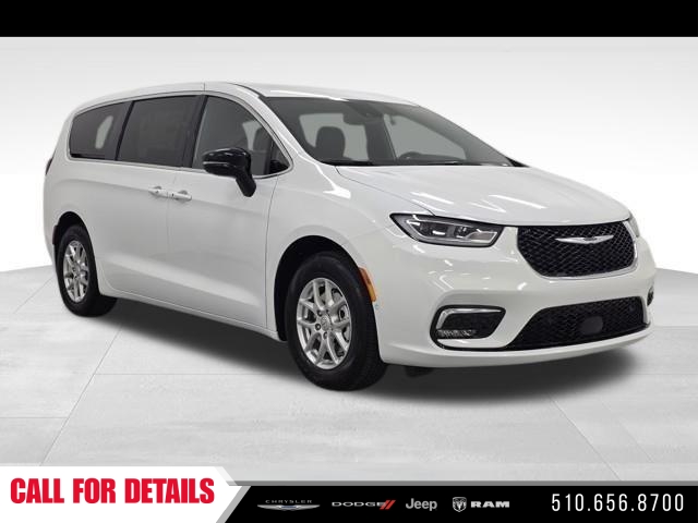 New 2025 Bright White Clear-Coat Exterior Paint Chrysler Select image 3