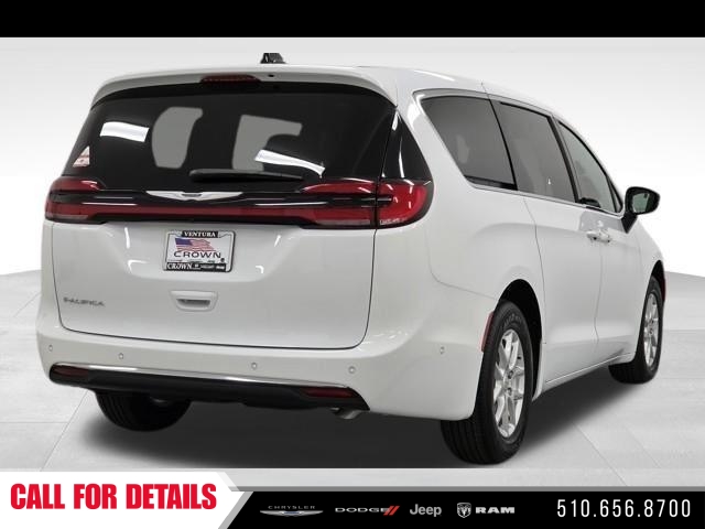 New 2025 Bright White Clear-Coat Exterior Paint Chrysler Select image 5