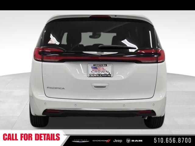 New 2025 Bright White Clear-Coat Exterior Paint Chrysler Select image 6