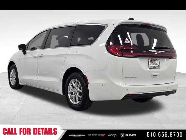 New 2025 Bright White Clear-Coat Exterior Paint Chrysler Select image 7