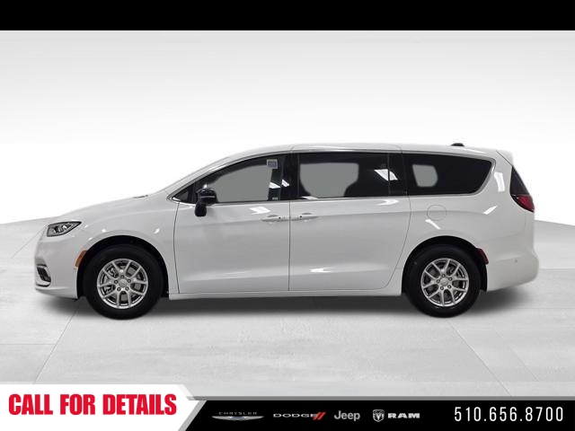 New 2025 Bright White Clear-Coat Exterior Paint Chrysler Select image 8