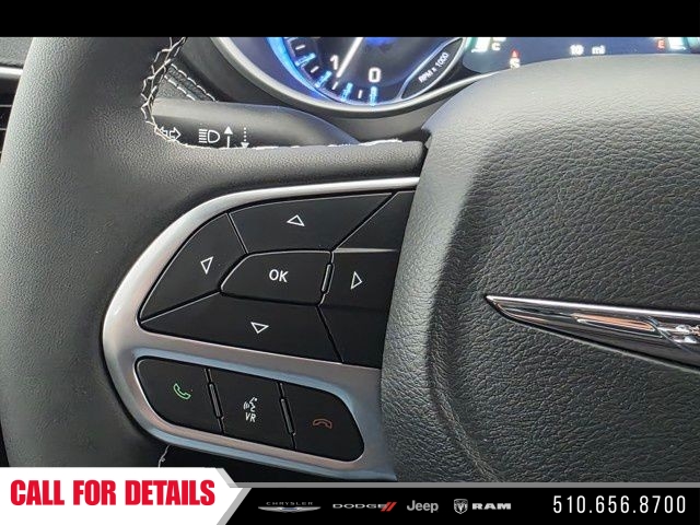 New 2025 Bright White Clear-Coat Exterior Paint Chrysler Select image 36