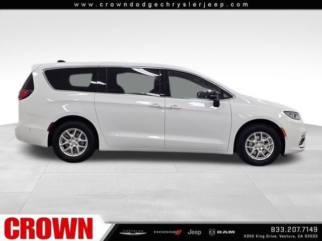 New 2025 Bright White Clear-Coat Exterior Paint Chrysler Select image 43