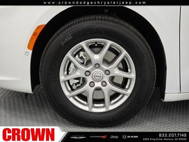 New 2025 Bright White Clear-Coat Exterior Paint Chrysler Select image 48