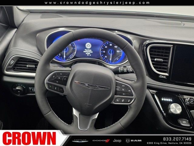 New 2025 Bright White Clear-Coat Exterior Paint Chrysler Select image 59