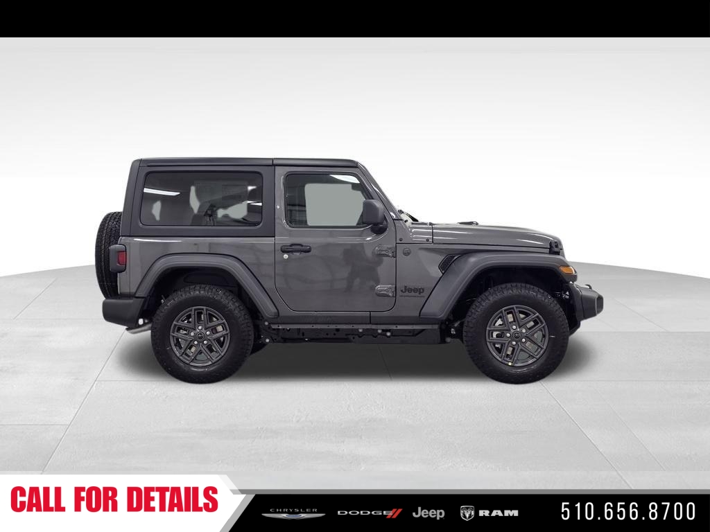 New 2026 Granite Crystal Metallic Clear-Coat Exterior Paint Jeep Sport S image 4