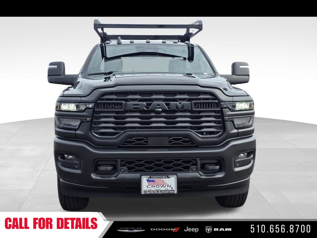 New 2026 Diamond Black Crystal Pearl-Coat Exterior Paint RAM Tradesman image 2
