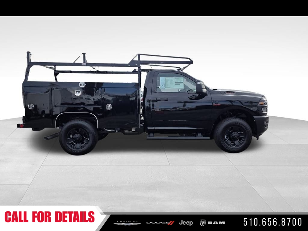 New 2026 Diamond Black Crystal Pearl-Coat Exterior Paint RAM Tradesman image 4