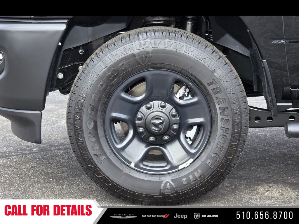 New 2026 Diamond Black Crystal Pearl-Coat Exterior Paint RAM Tradesman image 9