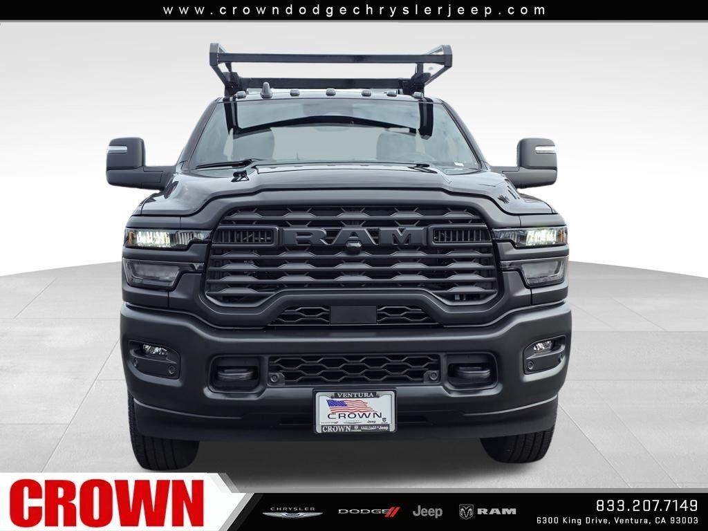 New 2026 Diamond Black Crystal Pearl-Coat Exterior Paint RAM Tradesman image 23