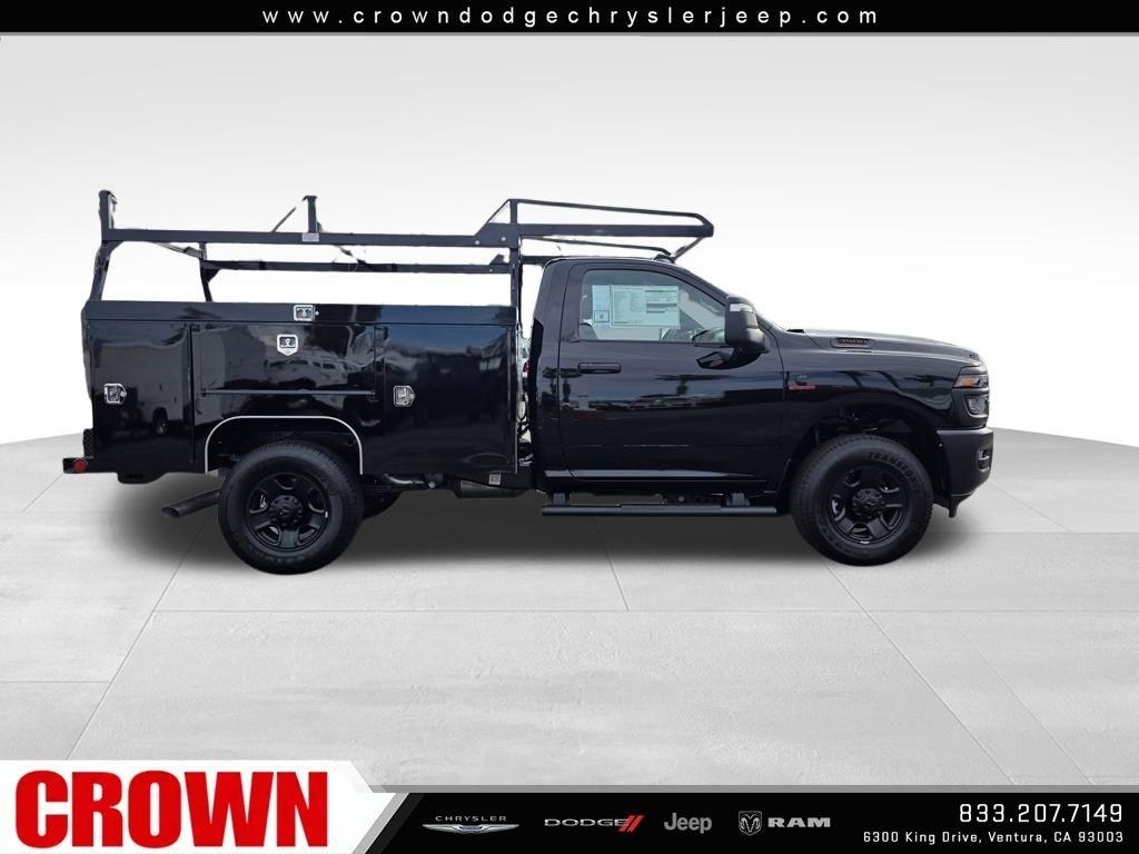 New 2026 Diamond Black Crystal Pearl-Coat Exterior Paint RAM Tradesman image 25