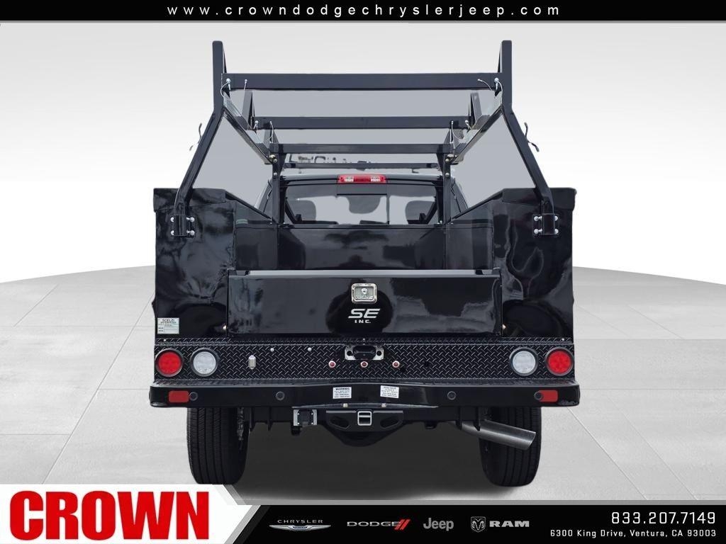 New 2026 Diamond Black Crystal Pearl-Coat Exterior Paint RAM Tradesman image 27