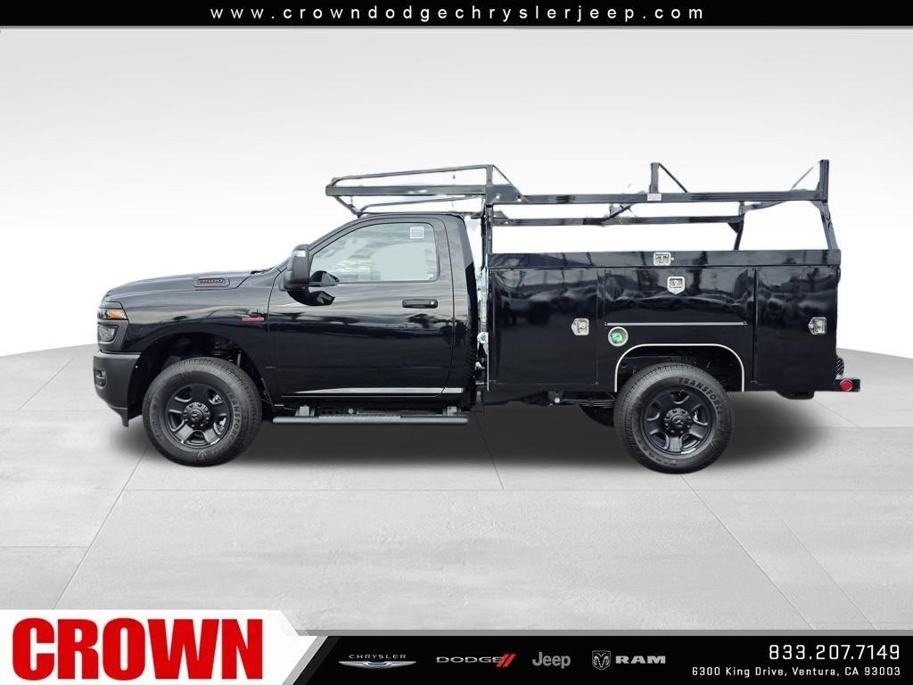 New 2026 Diamond Black Crystal Pearl-Coat Exterior Paint RAM Tradesman image 29