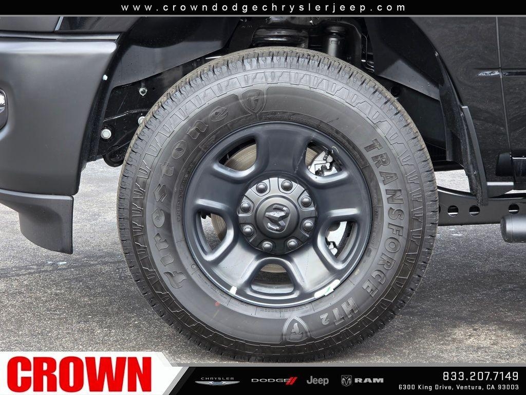 New 2026 Diamond Black Crystal Pearl-Coat Exterior Paint RAM Tradesman image 30
