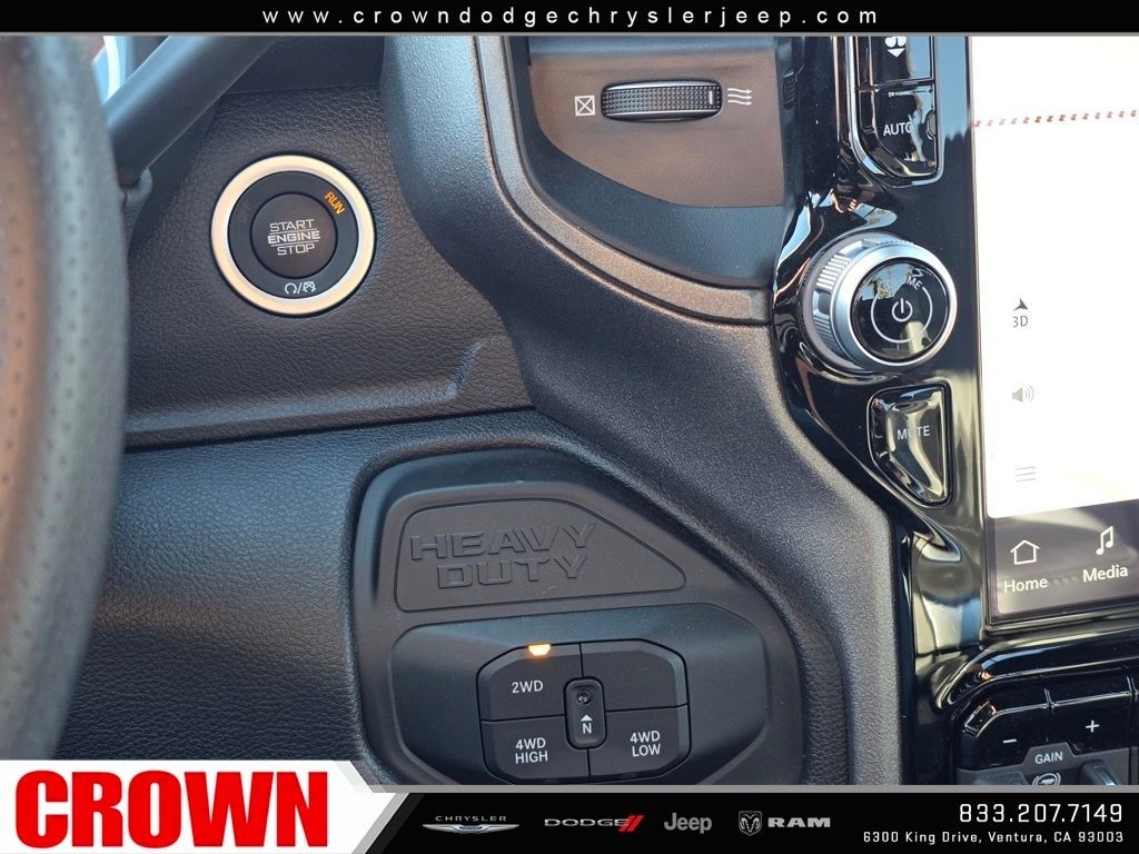 New 2026 Diamond Black Crystal Pearl-Coat Exterior Paint RAM Tradesman image 41