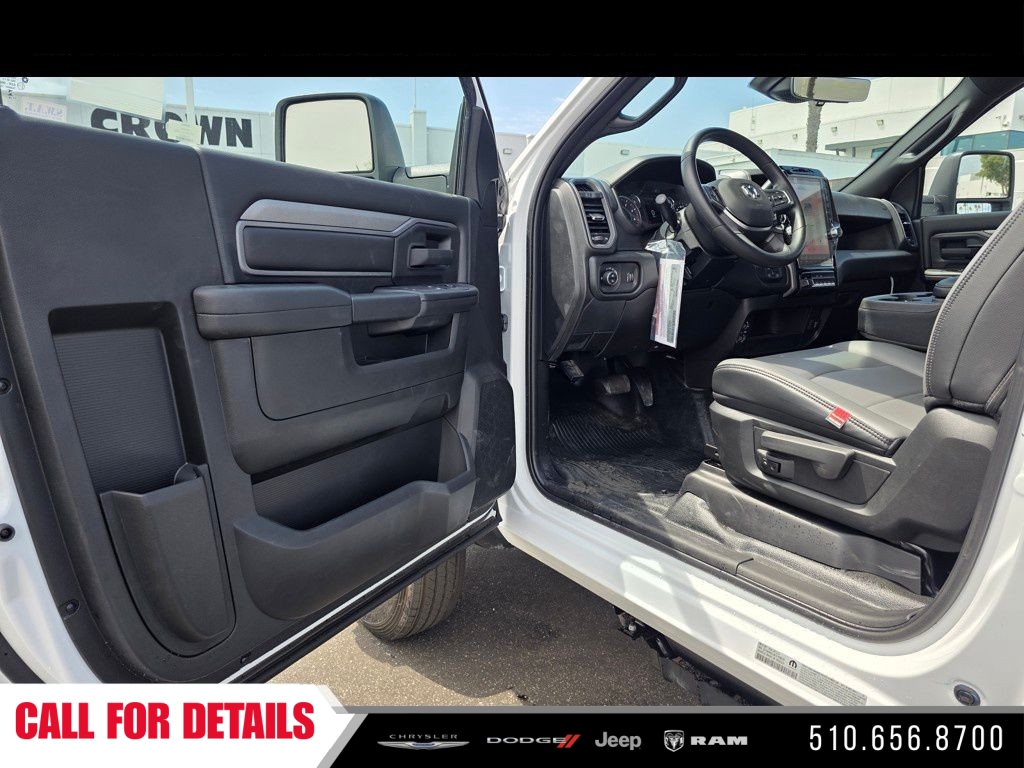 New 2026 Bright White Clearcoat RAM Tradesman image 10