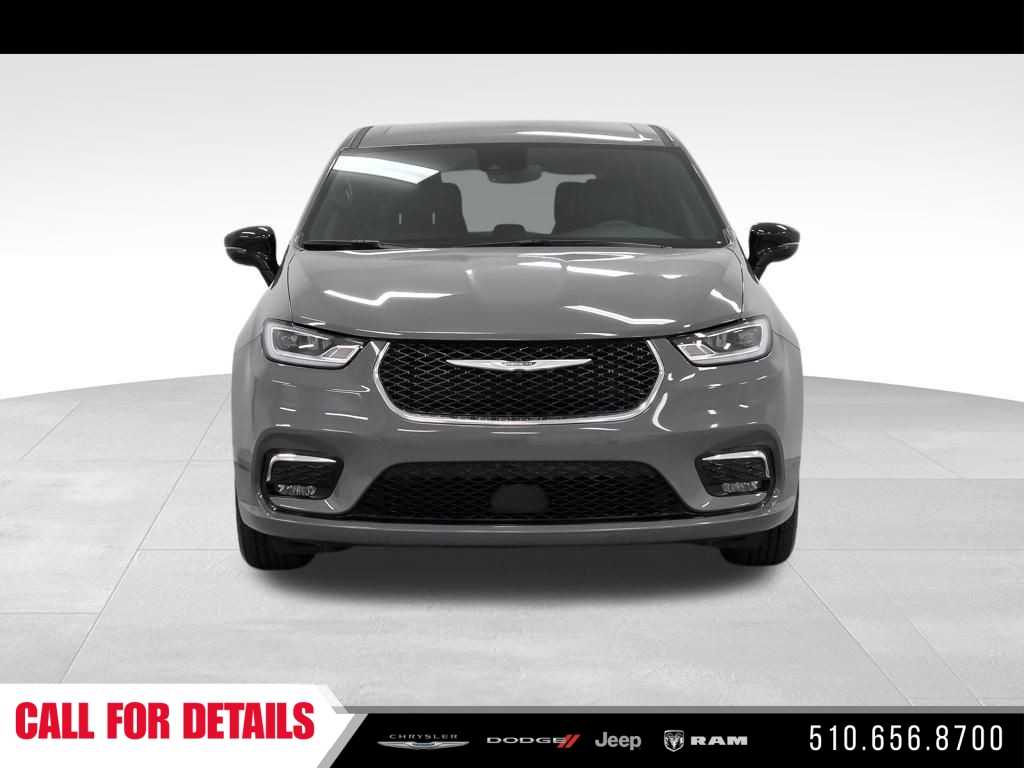 New 2025 Ceramic Gray Clear-Coat Exterior Paint Chrysler Select image 2