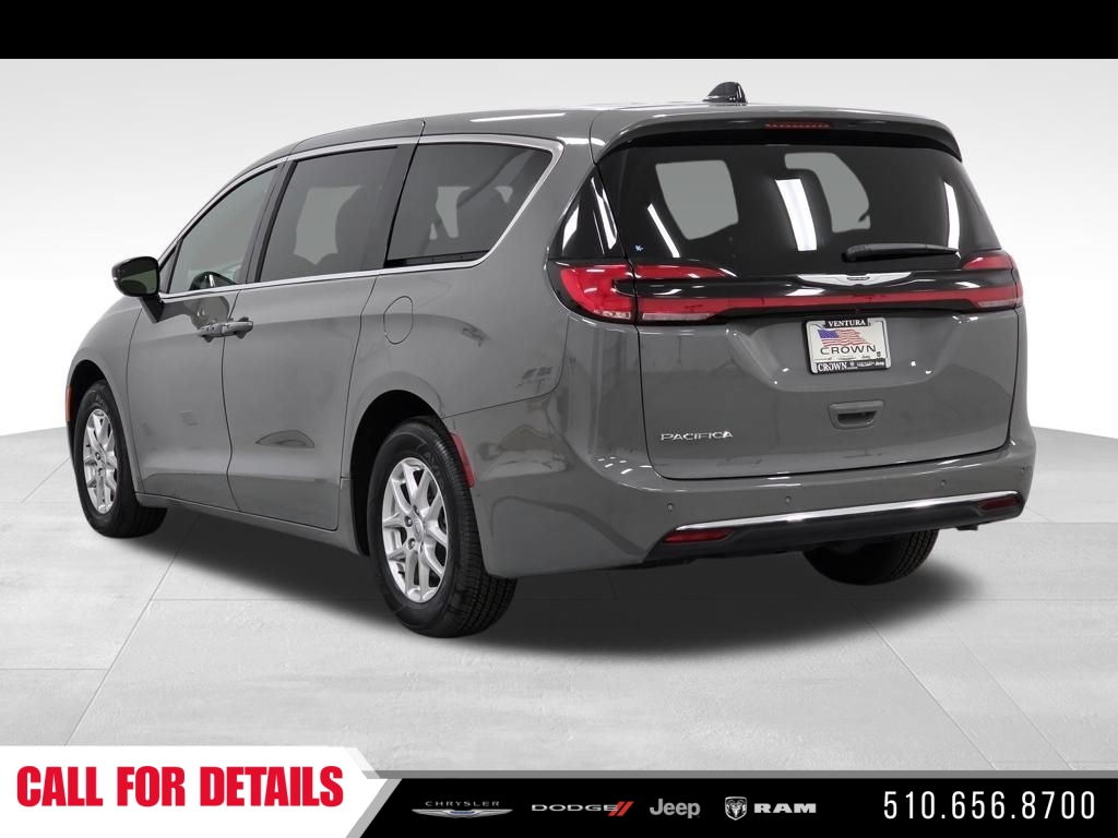New 2025 Ceramic Gray Clear-Coat Exterior Paint Chrysler Select image 5