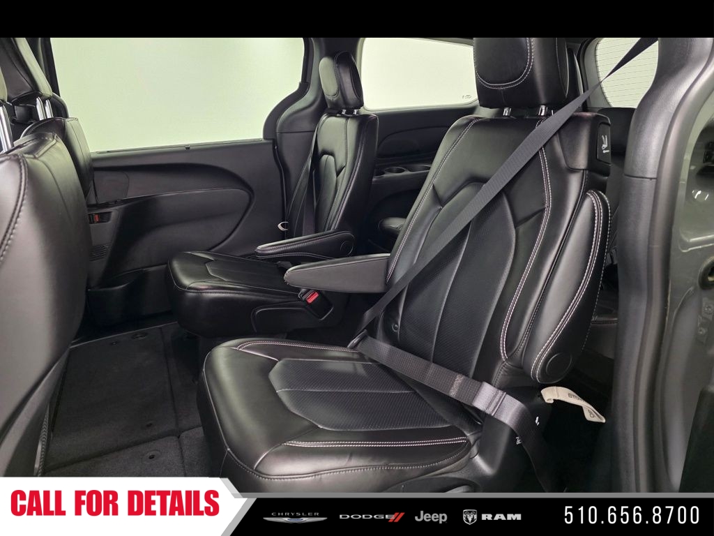 New 2025 Ceramic Gray Clear-Coat Exterior Paint Chrysler Select image 19